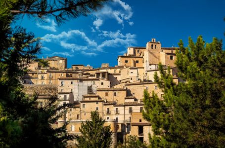 Turismo e Covid. Fondo 2021 a sostegno delle piccole e medie città d’arte e dei borghi: domande posticipate a partire dal 26 aprile